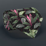 Tropische warmroze bloemen en bladeren Stippen op  Stropdas<br><div class="desc">Leg een verklaring af! Een modern patroon van roze exotische bloemen, planten, en stippen zwarte achtergrond, deze mannen stropdas is gaaf voor de kantoor, een nacht op het stropdas van de stad, een bruiloft, het stropdas van de bruidegom, het stropdas van de groomsmen of als geschenk aan je man, vader,...</div>
