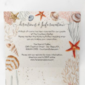 Tropische zeeschelp en koraal zandstrand bruiloft drieluik uitnodiging (Binnenzijde eerst)