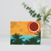 Tropische zonsverduistering met palmbomen Blauwe O Briefkaart (Staand voorkant)
