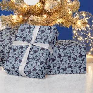 Trossen Zwarte Bes, Bleke Bladeren Op Grijs Cadeaupapier