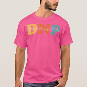 Trots dienen als een DNP Empowering Patients Docto T-shirt