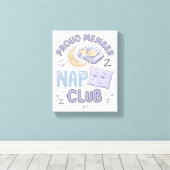 "Trots lid van de Nap Club" - Gezellig & Fun Canvas Afdruk (Insitu (Houten vloer))