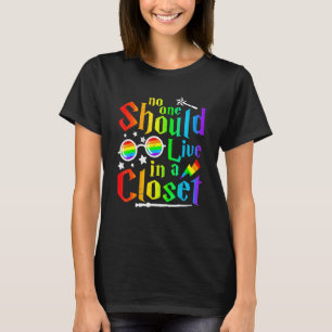 Trots Niemand mag in een kast leven om LGBT te ste T-shirt