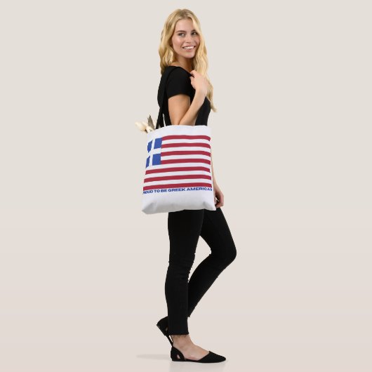 TROTS OM GRIEKS-AMERIKAANS TE ZIJN! TOTE BAG (Op model)