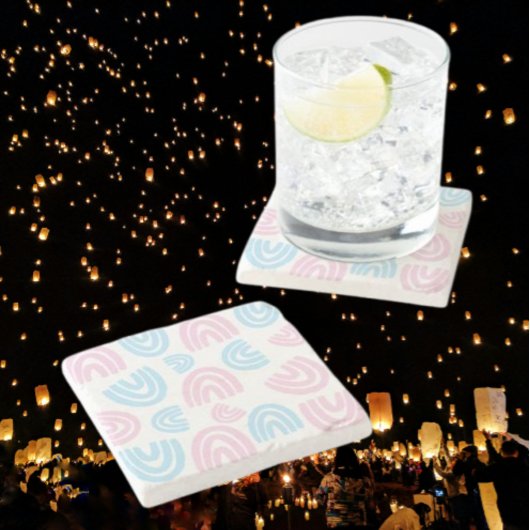 Trots onder elk glas stenen onderzetter