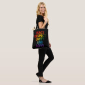 Trots Vrede Respecteer Eenheid en Liefde Tote Bag (Op model)