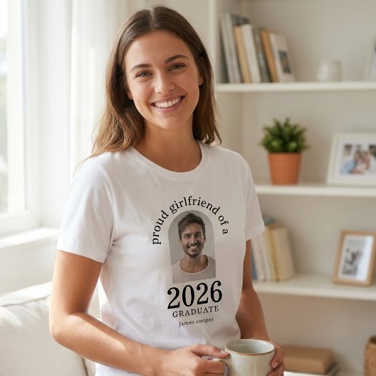 Trots Vriendin van 2025 Afstuderen Arch Foto T-shirt