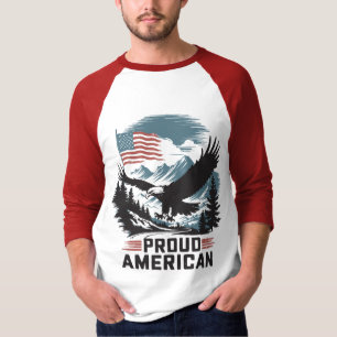 Trotse Amerikaanse adelaar boven de bergen T-shirt