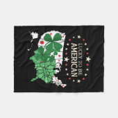 Trotse Amerikaanse klaverkaart - Lucky to be Ameri Fleece Deken (Voorkant (Horizontaal))