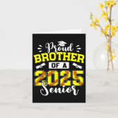 Trotse broer van een 2025 senior softll Afstuderen Kaart (Gele Bloem)