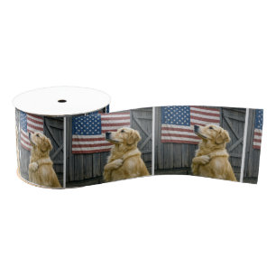 Trotse Golden Retriever Met Amerikaanse Vlag Grosgrain Lint
