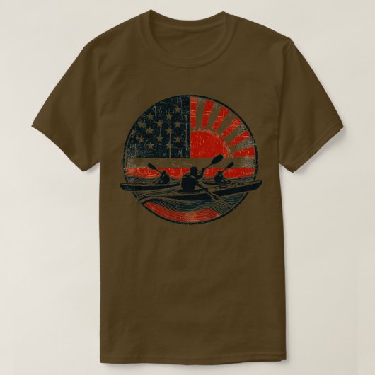 Trotse Kayaker peddelen door watervlag VS T-shirt (Design voorkant)