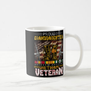 Trotse kleindochter van een Vietnamees veteraan Sh Koffiemok