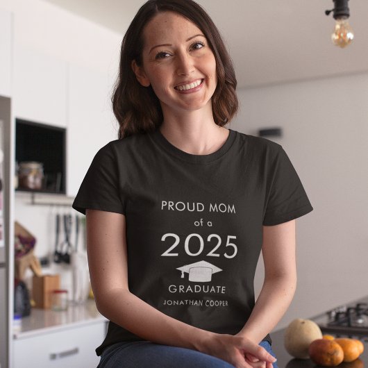 Trotse mama van 2025 Afstuderen Pet Wit Tekst T-Sh T-shirt