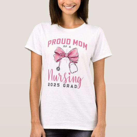 Trotse moeder van de verpleging Afstuderen T-shirt (Voorkant)
