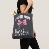 Trotse moeder van de verpleging Afstuderen Tote Bag (Dichtbij)