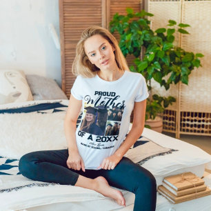 Trotse moeder van een afgestudeerde in 2026 3-foto t-shirt