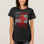 Trotse moeder van een Combat Medic Distress Flag T-shirt (Voorkant)