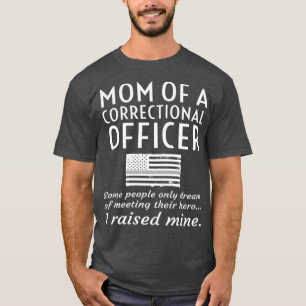 Trotse moeder van een correctionele officier Moede T-shirt