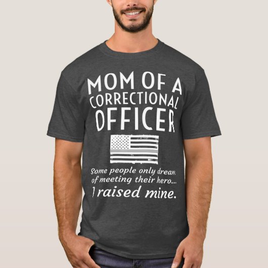 Trotse moeder van een correctionele officier Moede T-shirt (Voorkant)