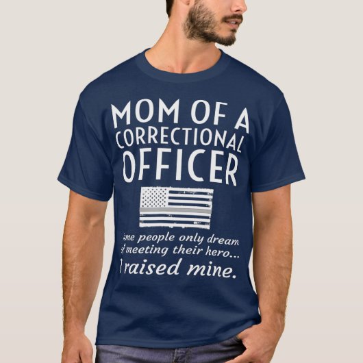 Trotse moeder van een correctionele officier Moede T-shirt (Voorkant)