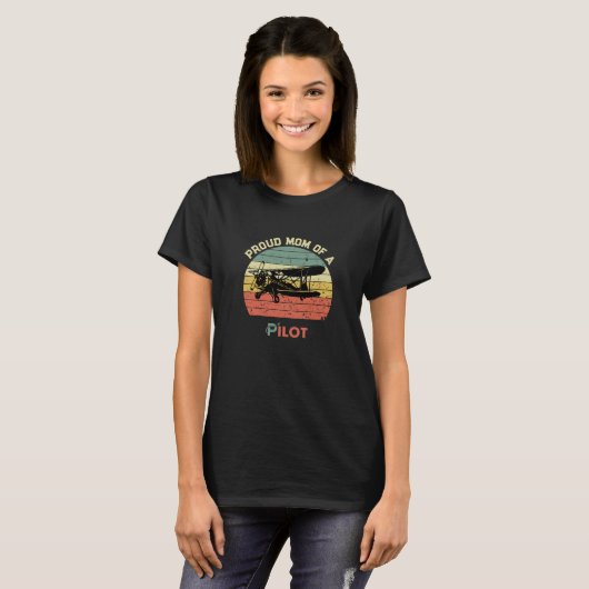 Trotse moeder van piloot, persoonlijk geretroteerd t-shirt (Voorkant volledig)