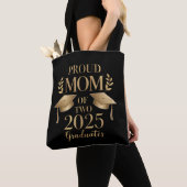 Trotse moeder van twee afstuderende tweelingen in tote bag (Dichtbij)