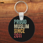 Trotse Moslim Sinds 2011 Omarmend Islamitisch Gelo Sleutelhanger (Voorkant)