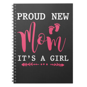 Trotse nieuwe moeder van een pasgeboren babymeisje notitieboek