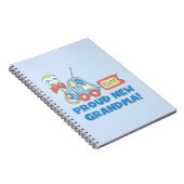 Trotse nieuwe oma Het is een jongen cadeaus Notitieboek (Rechterzijde)