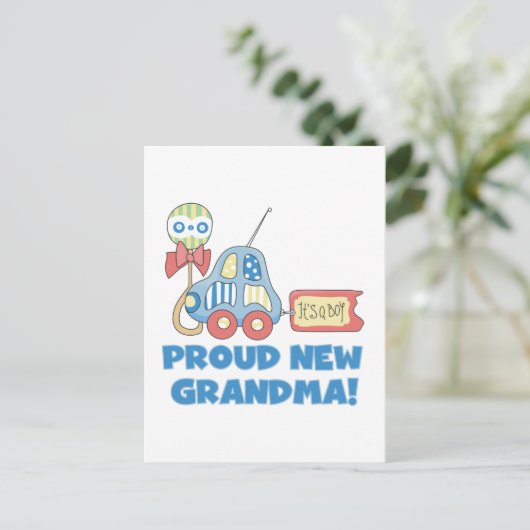 Trotse nieuwe oma-het is een jongen Tshirts en ges Aankondigingskaart (Staand voorkant)