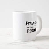 Trotse nieuwe zwangere moeder typografie cadeau vo grote koffiekop (Voorkant rechts)