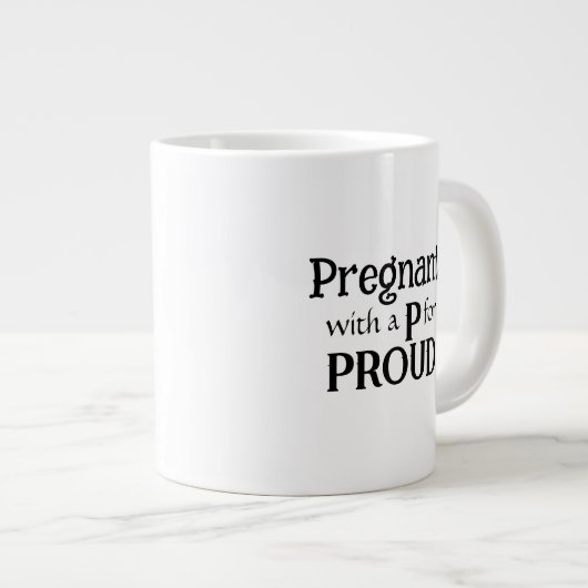 Trotse nieuwe zwangere moeder typografie cadeau vo grote koffiekop (Voorkant rechts)