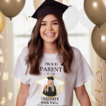 Trotse ouder van de Afstuderen & aangepaste foto & T-shirt<br><div class="desc">Vier de grote prestatie van je afstuderen met dit aangepaste afstuderen shirt voor trotse ouders! Dit shirt is ontworpen om uw trots op stijl te laten zien en beschikt over een gepersonaliseerde foto, de naam van de afstuderen en school. Het is de perfecte outfit voor afstuderen ceremonies, feesten en foto...</div>