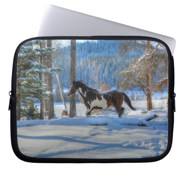 Trotting Pinto Paint Stallion & Winter Snows Laptop Sleeve (Voorkant)