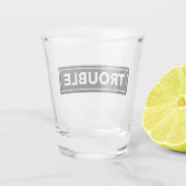 TROUBLE Bold Block Design Shot Glass Shot Glas (Achterkant)