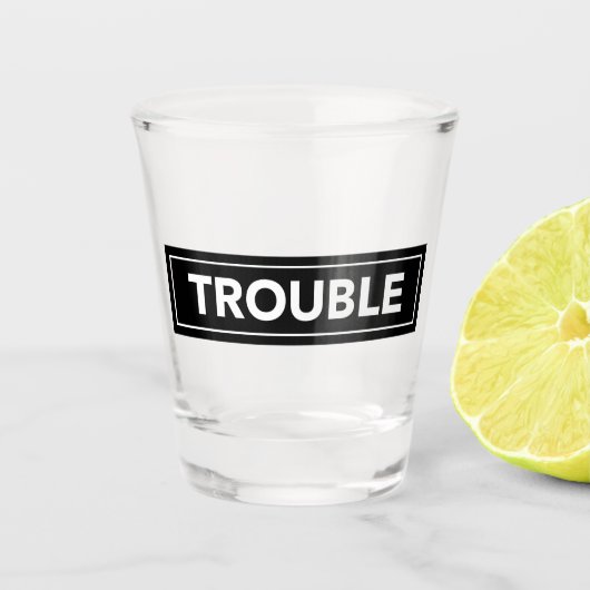 TROUBLE Bold Block Design Shot Glass Shot Glas (Voorkant)