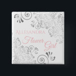 Trouw Bloemenmeisje Naambordje Roze & Grijs Kantwe Vierkante Button 5,1 Cm<br><div class="desc">Identificeer de hoofdrolspelers op je bruidsfeest, bruiloft of repetitiediner met onze elegante roze en grijze knopen. Ontworpen om aan te sluiten bij onze Elegante Bruiloft Suite in roze en grijs, heeft deze knoop een zilveren namaakfolieaccent op een witte achtergrond met roze tekst met de tekst Bloemenmeisje en een plek om...</div>