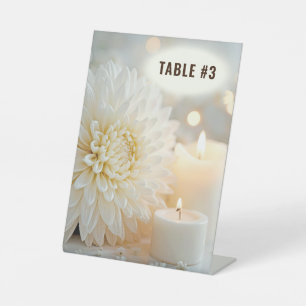 Trouw chrysanthemum bloem en kaarsen reclamebord met voetstuk