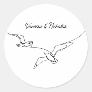 Trouw- en verlovingsfeest aan de kust in de zomer ronde sticker