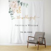 Trouw eucalyptus groen bloemend monogram wandkleed (In situ)