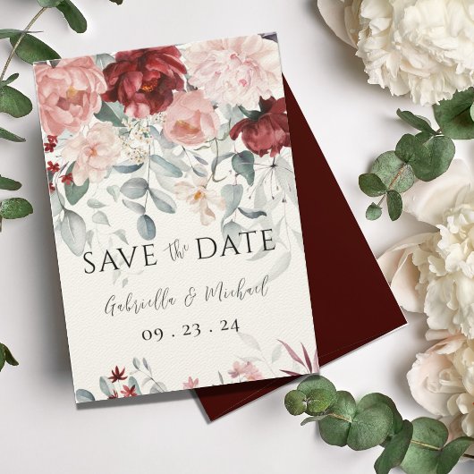 Trouw met bordeauxroze bloemen save the date