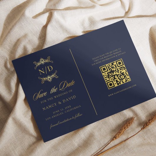 Trouw met marineblauw en gouden monogram QR-code Save The Date
