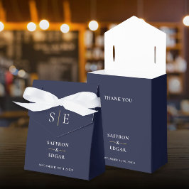 Trouw met monogram in marineblauw en goud bedankdoosjes