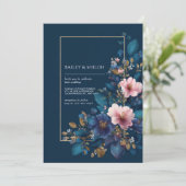 Trouw met sombere marine roze bloemen en namaak go kaart (Staand voorkant)
