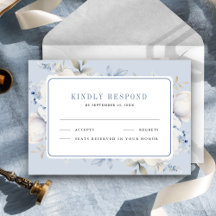 Trouw met stoffig blauwe en witte bloemen