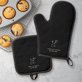 Trouw Monogram Minimalistisch Elegant Zwart Koken Ovenwant & Pannenlap Set