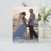 Trouw Monogram Witte Harten Twee Foto's Script Bedankkaart (Staand voorkant)