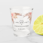 Trouw mr mrs paar pampasgras roze bloemen shot glas (Voorkant)