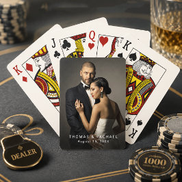 Trouw- of verlovingsfoto van koppel pokerkaarten